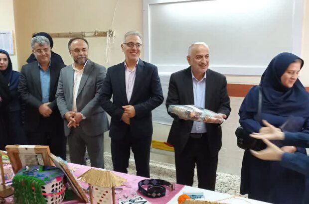 آیندهنگری در احیای هنر فرش گیلان/ اهدا بسته های آموزشی به دانشآموزان هنرستانهای فرش و صنایع دستی آیندهنگری در احیای هنر فرش گیلان/ اهدا بسته های آموزشی به دانشآموزان هنرستانهای فرش و صنایع دستی