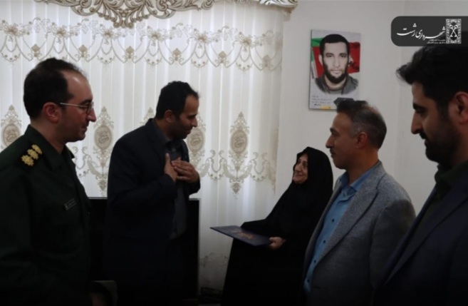 دیدار رئیس کمیسیون فرهنگی ،اجتماعی شورا و شهردار رشت با خانواده شهید اکبری