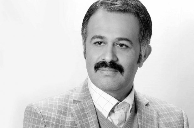 اعطای نشان طلای حاکم مصر به شاعر ایرانی اعطای نشان طلای حاکم مصر به شاعر ایرانی