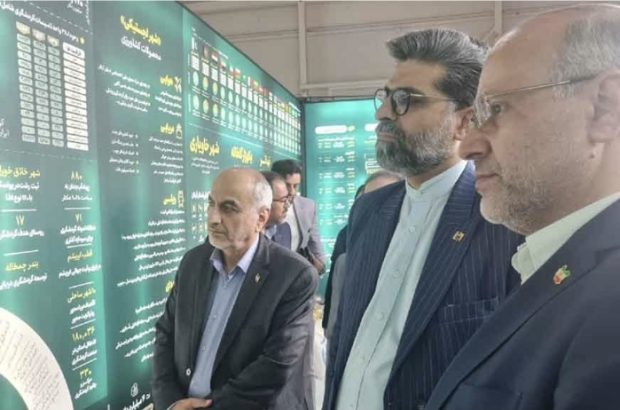 بازدید مدیرعامل سازمان صنایع کوچک و شهرک‌های صنعتی ایران از غرفه گیلان در محل نمایشگاه ایران اکسپو