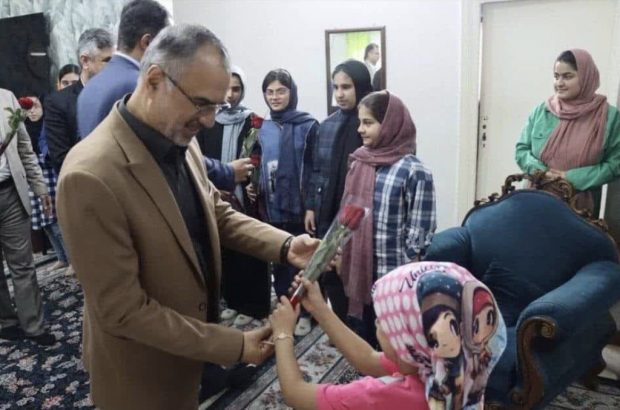 حضور رئیس شورا و شهردار رشت در خانه دختران شایگان حضور رئیس شورا و شهردار رشت در خانه دختران شایگان