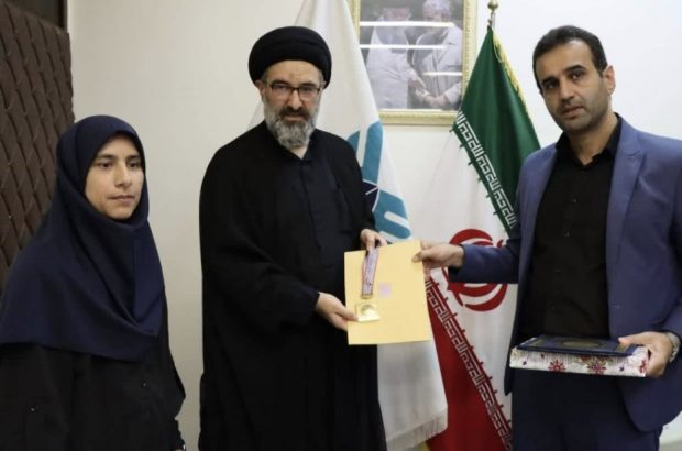 مدال طلا بازیکن فوتسال قزوینی به موکب شهید میرزا کوچک دانشگاه آزاد اسلامی استان گیلان اهداء شد مدال طلا بازیکن فوتسال قزوینی به موکب شهید میرزا کوچک دانشگاه آزاد اسلامی استان گیلان اهداء شد