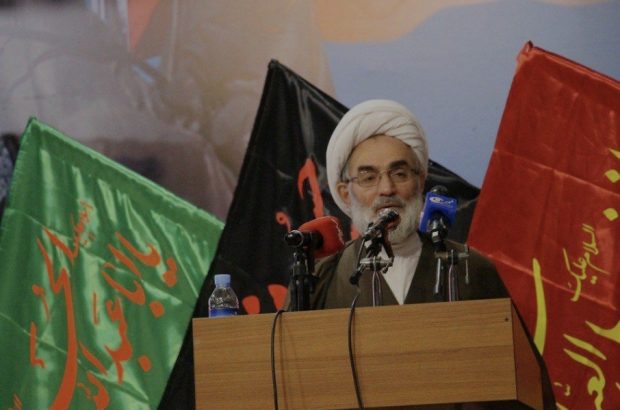 باید فرهنگ عاشورا را تقویت و آن را به فرزندانمان بیاموزیم