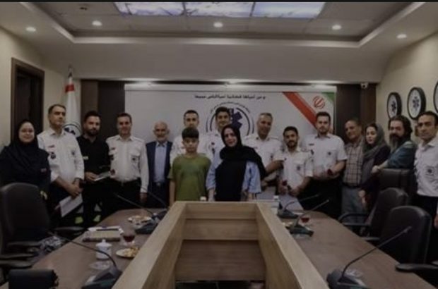 تقدیر از کارشناسان عملیاتی اورژانس گیلان با حضور خانواده بیماران در مرکز اورژانس استان تقدیر از کارشناسان عملیاتی اورژانس گیلان با حضور خانواده بیماران در مرکز اورژانس استان