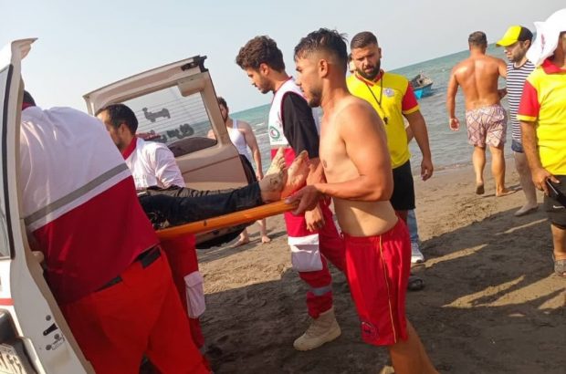 نجات یافتن ۶ مغروق توسط ناجیان هیئت نجات غریق وغواصی شهرستان رشت / ورود موج عظیم گردشگران به سواحل شهرستان رشت در ماه آخر تابستان
