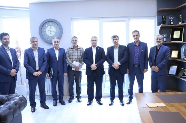 همراهی بانک ها در کنار صنایع موجبات تاب آوری و پایداری اجتماعی و اقتصادی واحدهای تولیدی را فراهم خواهد نمود . همراهی بانک ها در کنار صنایع موجبات تاب آوری و پایداری اجتماعی و اقتصادی واحدهای تولیدی را فراهم خواهد نمود .