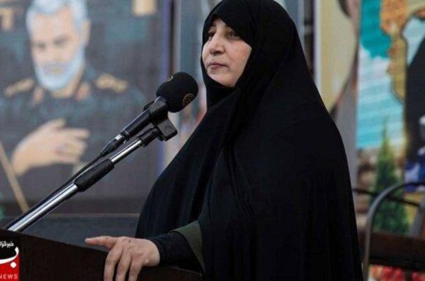 هویت اصلی زنان زیر تیغ ابزارهای پیشرفته رسانههای دشمن قرار دارد هویت اصلی زنان زیر تیغ ابزارهای پیشرفته رسانههای دشمن قرار دارد