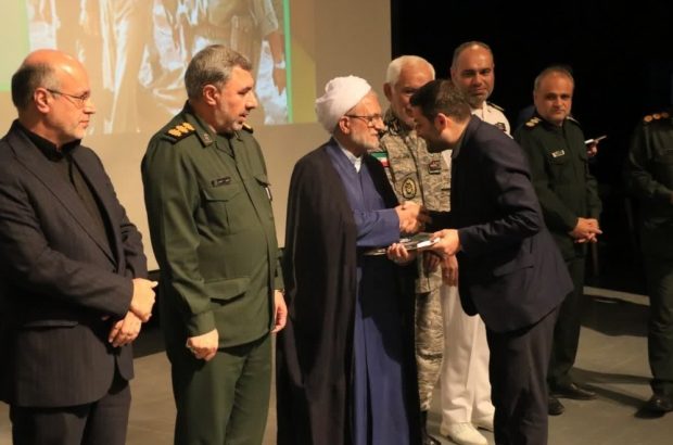 آیین تجلیل از افتخار آفرینان دفاع مقدس در رشت برگزارشد آیین تجلیل از افتخار آفرینان دفاع مقدس در رشت برگزارشد