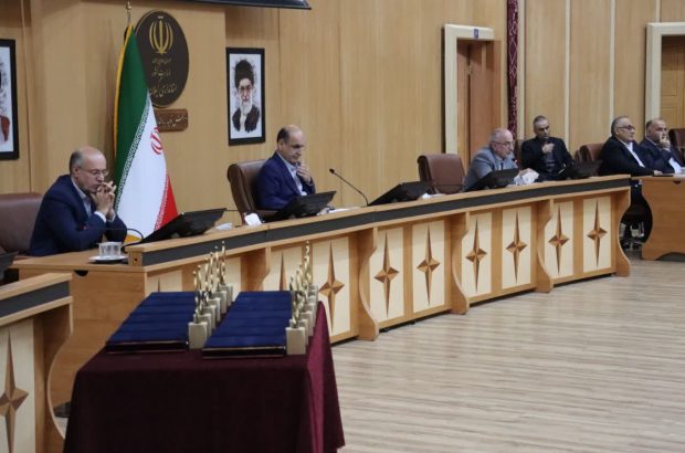 لزوم شناسایی مشکلات به صورت اساسی/  ۶۰۵ هزار تُن کالا در سال جاری از گیلان صادر شده است/ به ۱۳ صادرکننده نمونه گیلان لوح و تندیس زرین اهدا شد