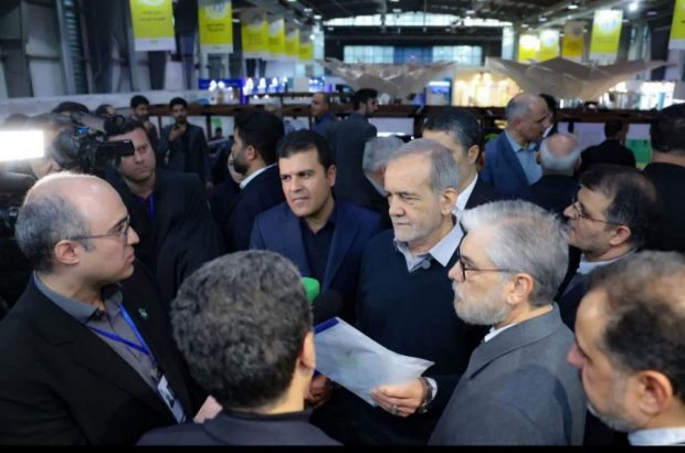 بازدید ویژه رییس جمهور از غرفه پارک علم و فناوری گیلان در بیست و پنجمین نمایشگاه دستاوردهای پژوهش، فناوری و فن بازار کشور