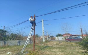 تعویض کابل‌های سرقتی روستای دهکاء بندرکیاشهر