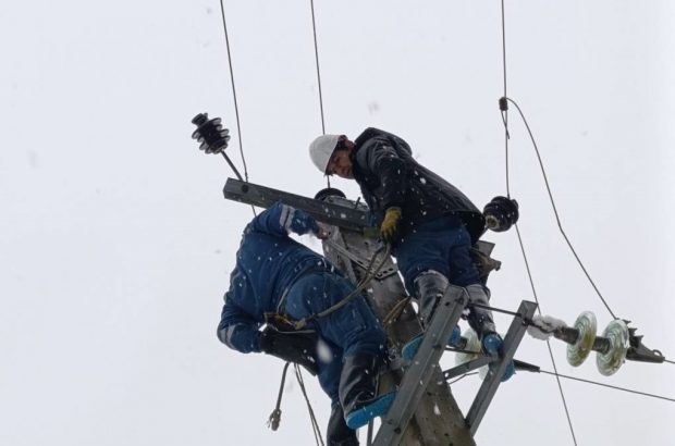 رفع خاموشی‌های ناشی از برف و پایداری كامل شبكه‌های توزیع برق استان گیلان