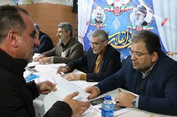 حضور جمعی از اعضای شورای قضایی استان در مساجد شهر رشت در راستای پاسخگویی به سوالات و مشکلات مردم