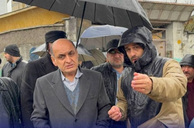 آب جاری شده در سطح رشت فراتر از ظرفیت رودخانه ها است /  شدت بارش خروجی لوله‌های دفع آب را مسدود کرده است/ تیم های خدمات شهری و آتش نشانی رشت مشغول رفع آبگرفتگی معابر هستند