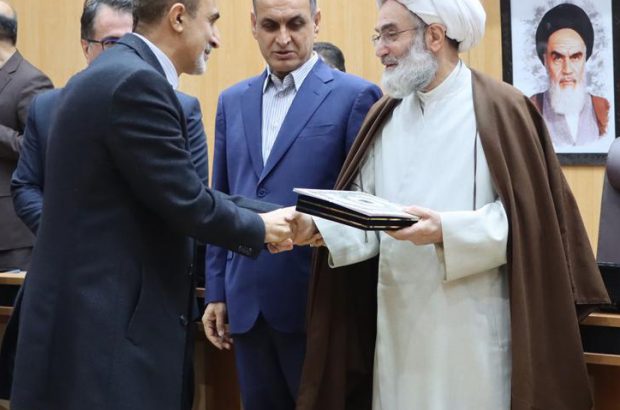 تقدیر ویژه از اداره کل بیمه سلامت گیلان در اجلاس استانی اقامه نماز