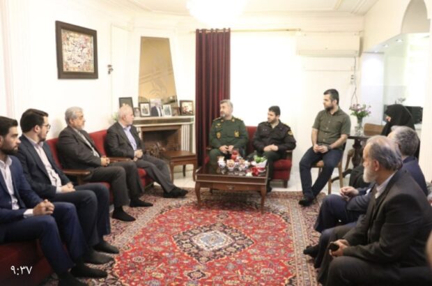 *دیدار نوروزی سرپرست فرمانداری رشت با خانواده شهید جاوید الاثر سید شفیع میر شفیعی*