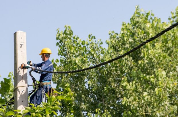 خدماتی ماندگار در بهسازی و توسعه شبكه های توزیع برق/ اتخاذ رویكردهای نوآورانه در انجام فعالیت ها