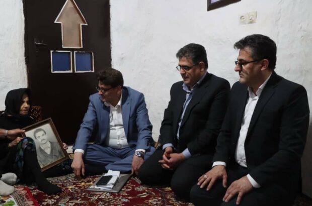 دیدار مدیرکل بنیاد مسکن انقلاب اسلامی استان گیلان با مادر شهید محمود فریدی