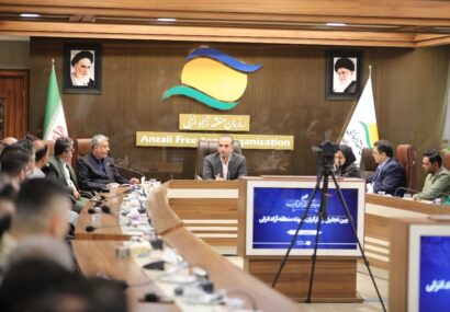 افتخار می‌كنیم كه در خدمت كارگران و كارمندان زحمت‌كش هستیم