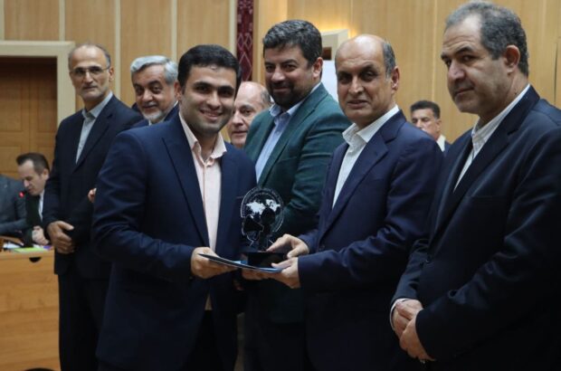 روابط عمومی فرمانداری رشت به‌عنوان برترین روابط عمومی استان گیلان انتخاب شد*