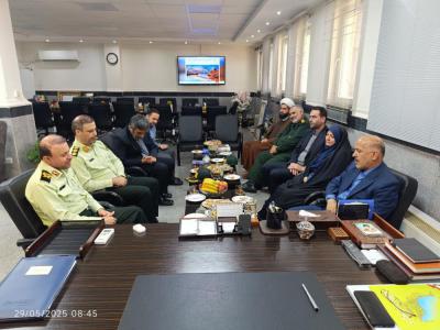 مجموعه فرمانداری سیاهکل با پرسنل خدوم انتظامی تعامل دوسویه دارند