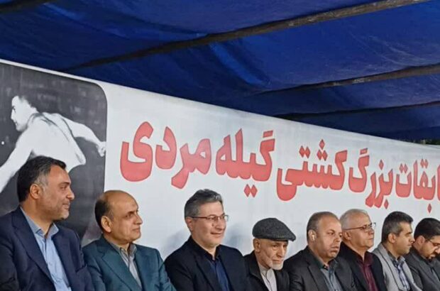 حضور استاندار گیلان در آیین سنتی کشتی گیلهمردی صومعهسرا حضور استاندار گیلان در آیین سنتی کشتی گیلهمردی صومعهسرا