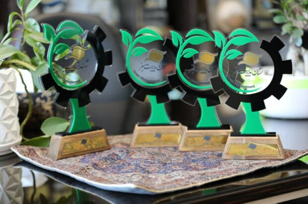 نخستین نشان برتر مدیریت سبز فعالین اقتصادی منطقه آزاد انزلی اهداء شد