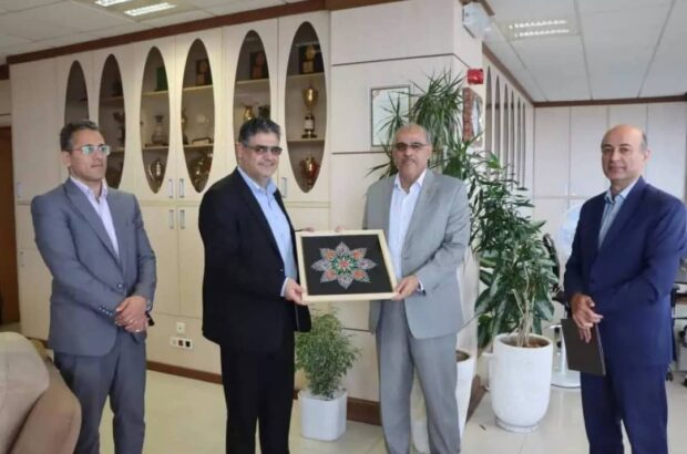 تجلیل بنیاد مسکن گیلان از نقشآفرینی بانکها در طرح بهسازی مسکن روستایی تجلیل بنیاد مسکن گیلان از نقشآفرینی بانکها در طرح بهسازی مسکن روستایی