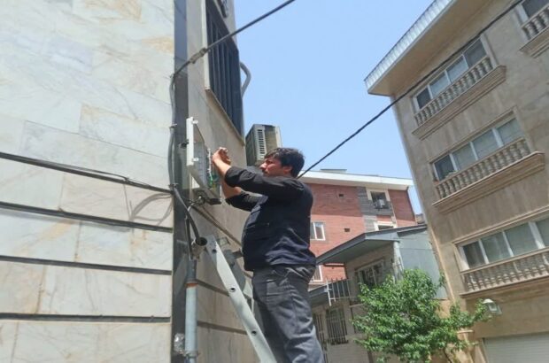 اجرای عملیات رفع خرابی کابل فیبر نوری در خیابان تختی رشت