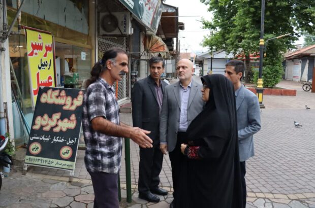 هیچ‌گونه مشکلی در تامین کالاهای اساسی  و اقلام ضروری شهروندان و سوخت وجود ندارد.