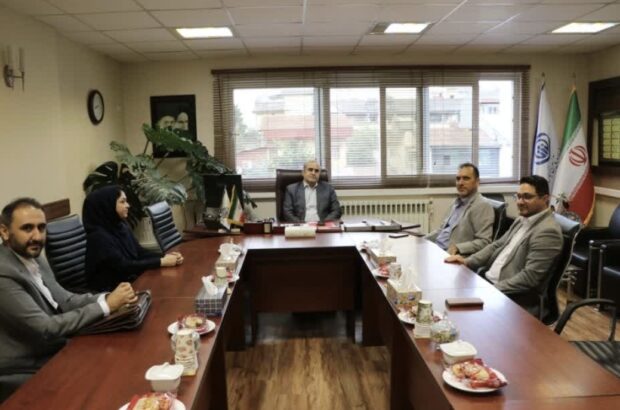 دیدار عبدالرضا  ابراهیمی مدیر عامل و نائب رئیس هیئت مدیره شرکت سیمان خزر  با دکتر مرتضوی مدیرکل تامین اجتماعی استان گیلان .