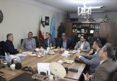 عبدالرضا ابراهیمی پای کار پیگیری رفاهیات همکاران سیمان  خزر