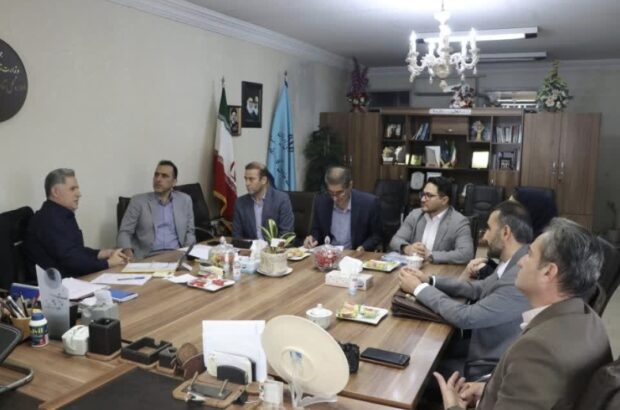 عبدالرضا ابراهیمی پای کار پیگیری رفاهیات همکاران سیمان  خزر