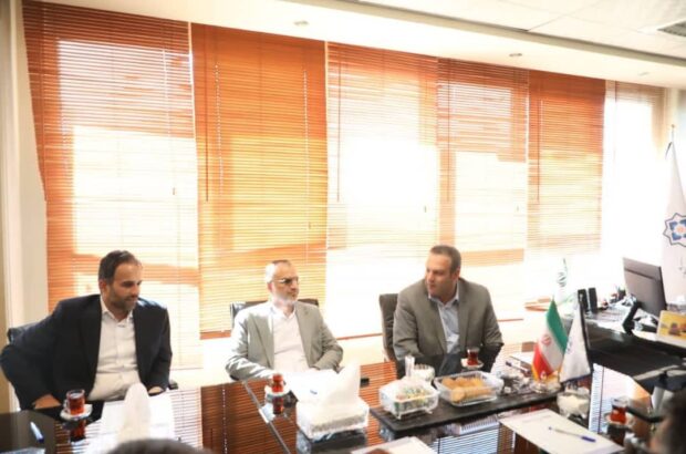 جلسه مشترک رئیس شورای اسلامی و شهردار رشت با رئیس اتحادیه حملونقل مسافر کشور برگزار شد جلسه مشترک رئیس شورای اسلامی و شهردار رشت با رئیس اتحادیه حملونقل مسافر کشور برگزار شد