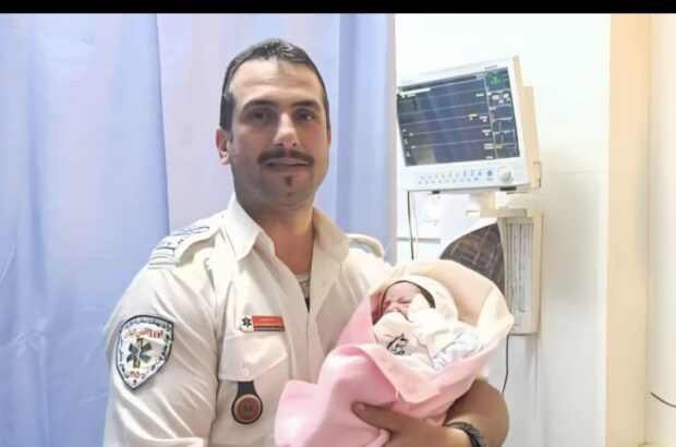 تولد نوزاد در خودروی شخصی مددجو با کمک اورژانس