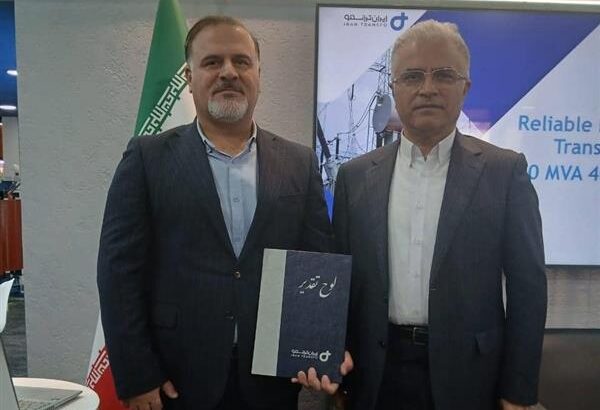 از مدیر عامل شركت برق منطقهای گیلان تقدیر و قدردانی به عمل آمد از مدیر عامل شركت برق منطقهای گیلان تقدیر و قدردانی به عمل آمد