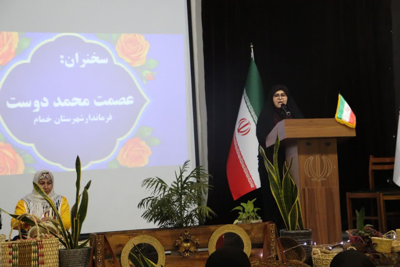 زنان ستون اصلی خانواده و جامعه هستند زنان ستون اصلی خانواده و جامعه هستند